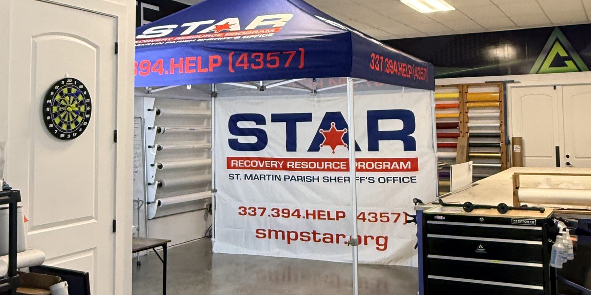 Canopy tent with a full printed back wall